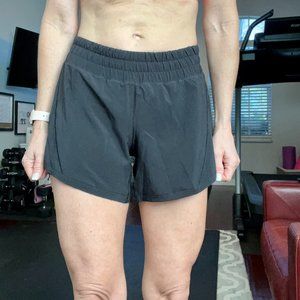 Lululemon Track That Mid-Rise Lined Short 5", Size 6, Black
